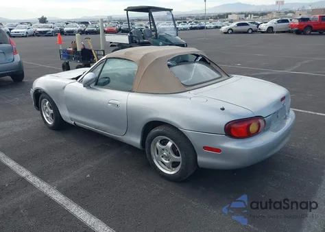 1999 Mazda Mx-5 Miata Leather Pkg/Popular Equipment Pkg/Sports Pkg/Touring Pkg z USA, uszkodzony, nr VIN JM1NB353XX0107569